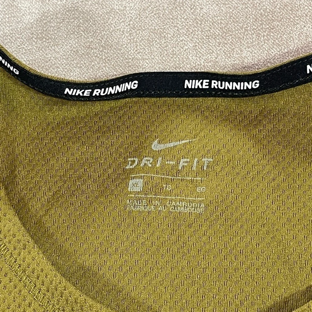 Nike minor pulls